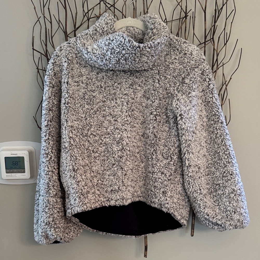 Lululemon Athletica Textured Gray Turtleneck Sweater never worn